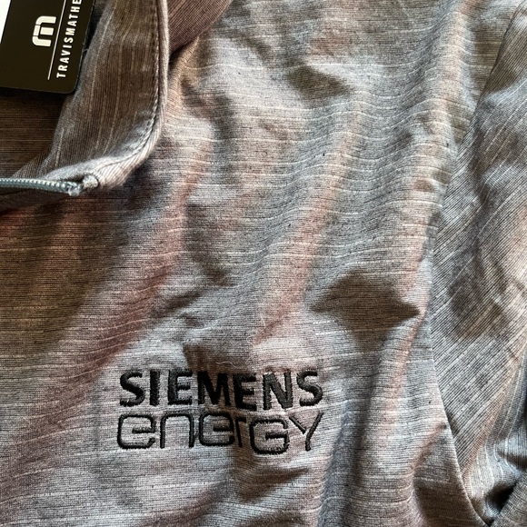 Travis Mathew crest view 1/4 zip - Picture 3 of 3